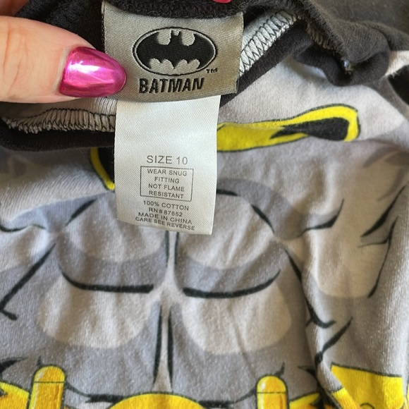 Boy’s 🦇 BATMAN Bundle Size 8; face mask zipper hoodie two pair of pajamas Lego - Picture 11 of 13